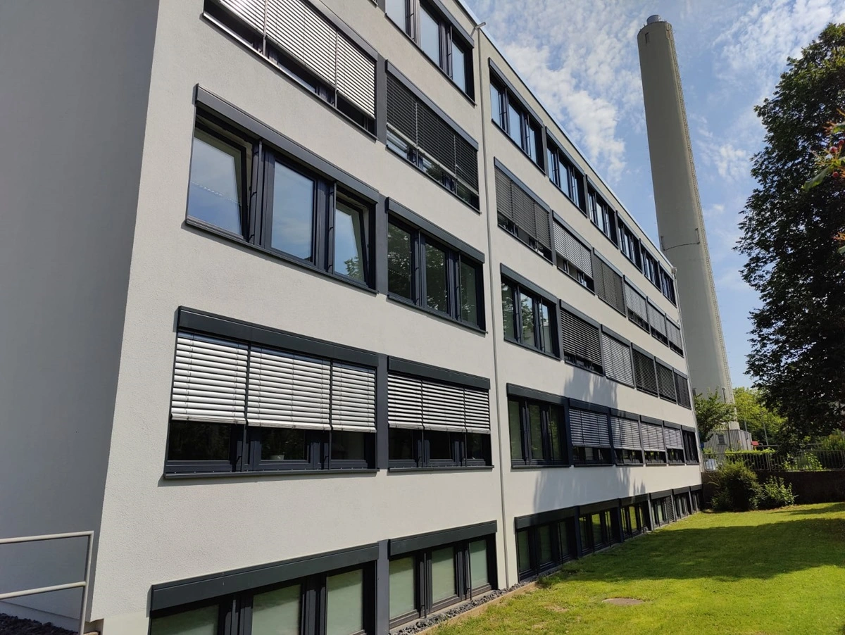 Bürogebäude mit neuen Fenstern in Göttingen